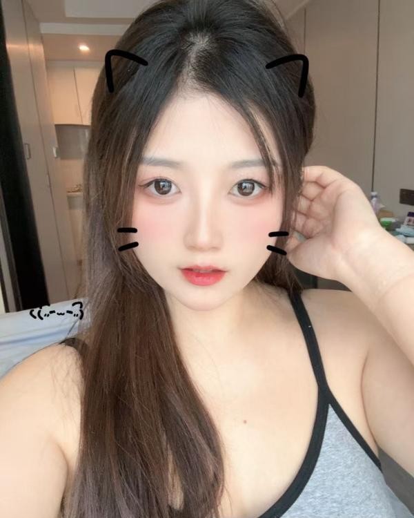 纯情大胸闷骚少女