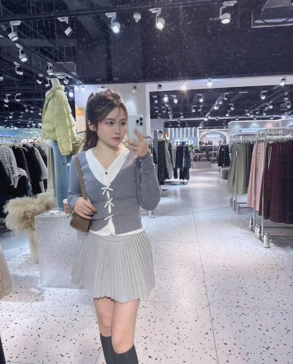 纯情大胸闷骚少女