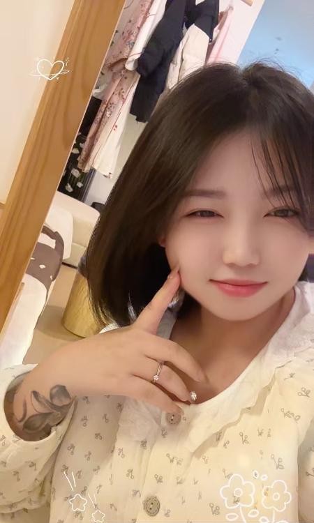 短发波霸兼职妹妹