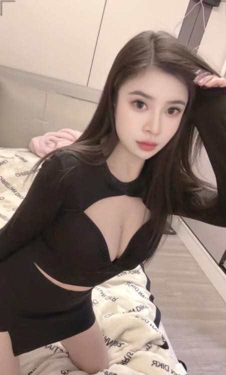 天然大胸美少妇