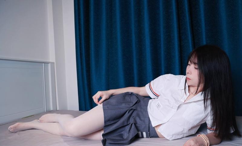 浦东白皙长腿丝足少妇