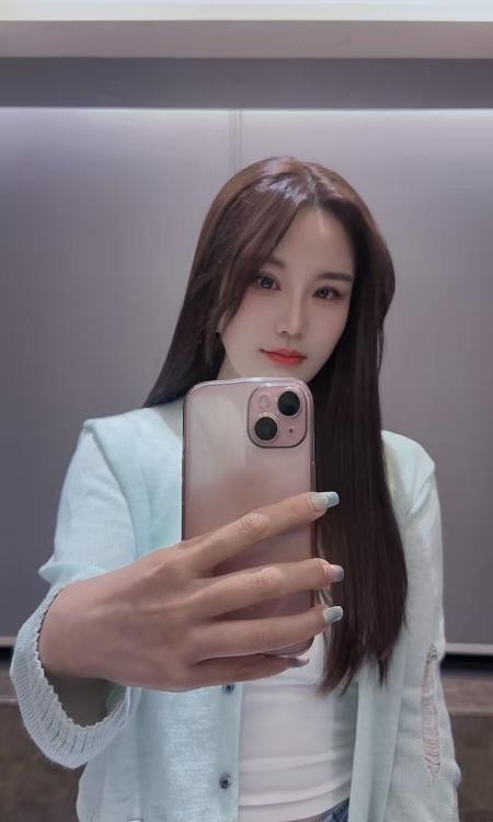 肤白颜值女友西宝