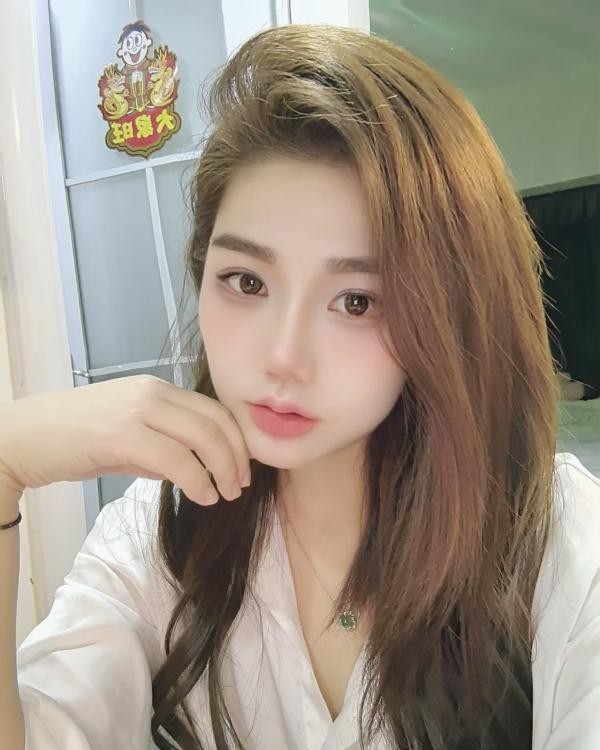 服务贴心小姐姐