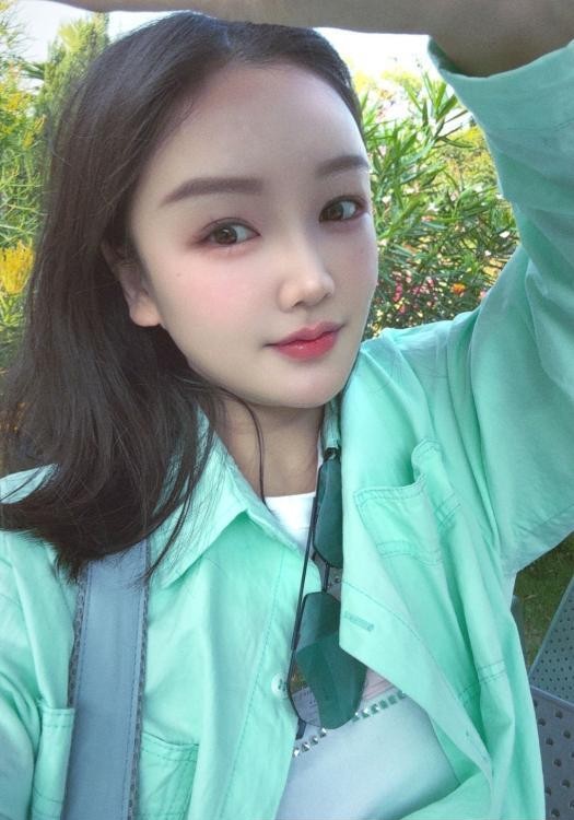 俏皮性感小护士