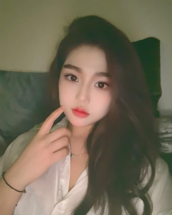 服务贴心小姐姐