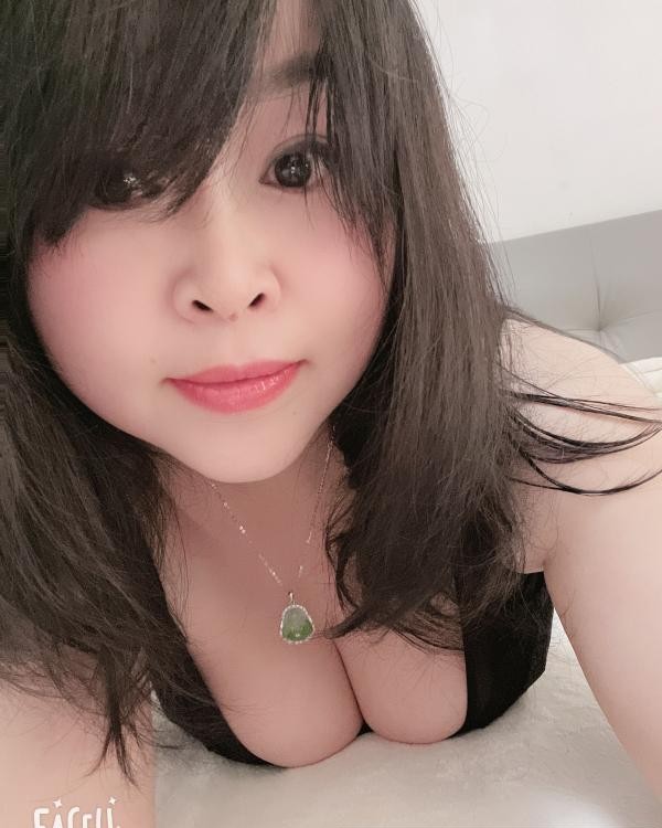 钟楼可爱小美女