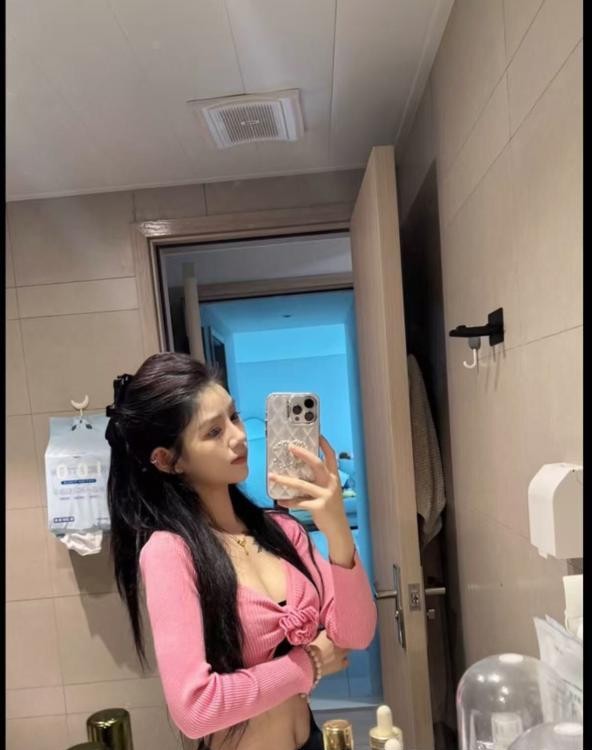 20岁白嫩微胖小妹