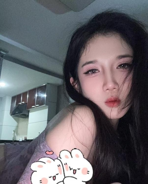 大胸漂亮年轻小姐姐