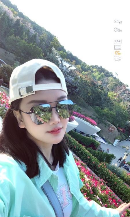 俏皮性感小护士