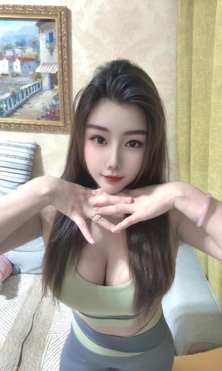 身材颜值俱佳欣欣