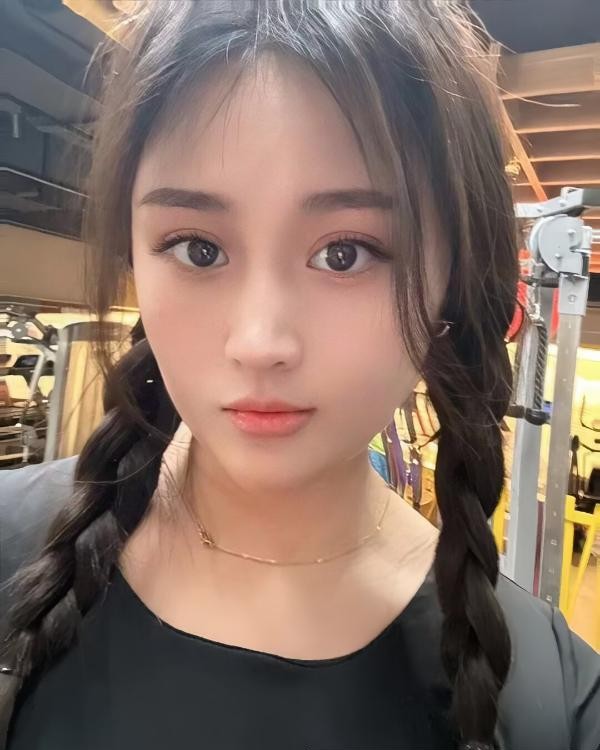 性价比蜜桃臀刘恋