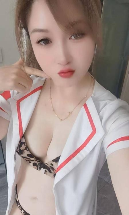 东门翘臀小少妇