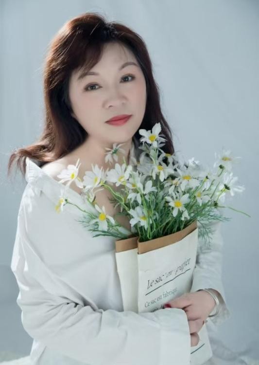 丰满迷人川妹子