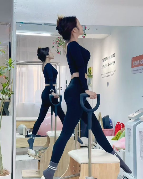 行知路瑜伽小妹