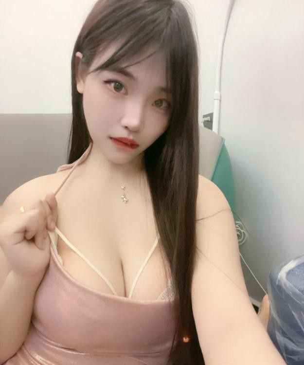 尤物大奶妹一字马