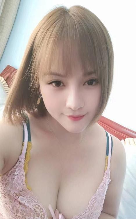 黄岛天然大胸妹