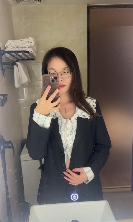 热辣制服妹子