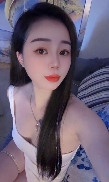 性感美妞小红花