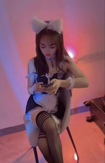 性感黑丝女仆装老师