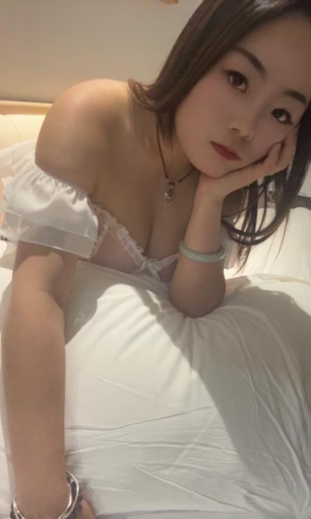 大胸服务型小姐姐