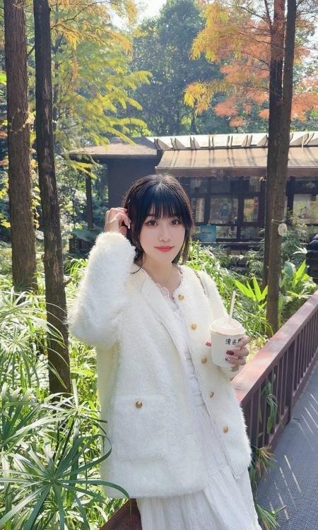 南山身材苗条姗姗