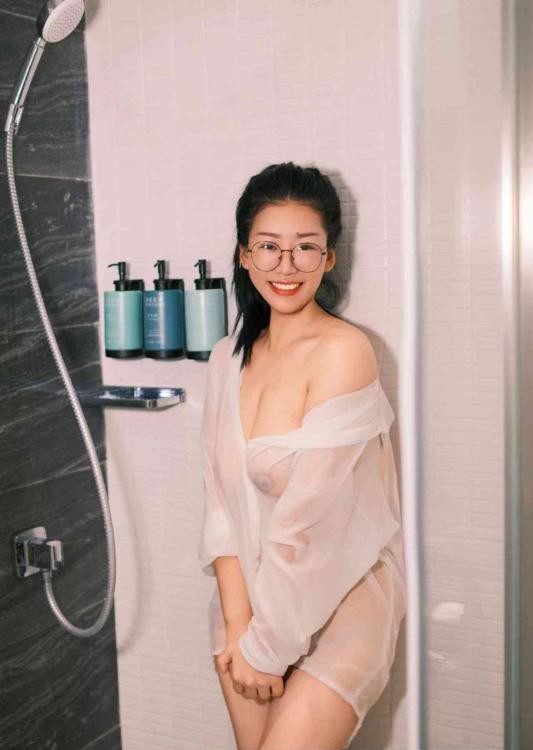 巨乳肥臀卡戴珊骚话多