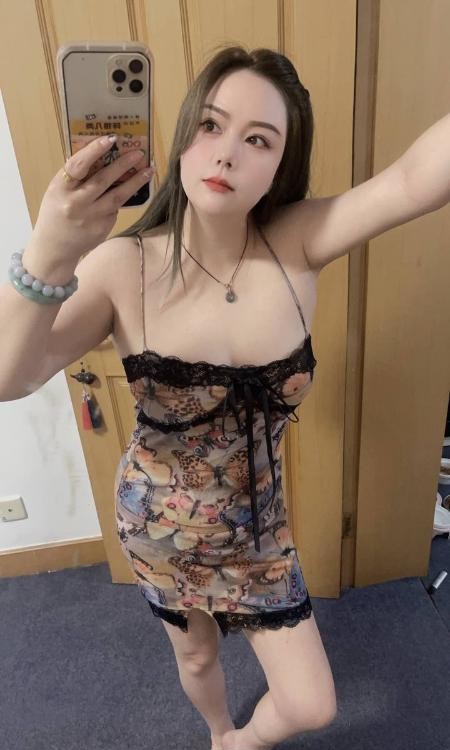 肤白大胸丰满妹子