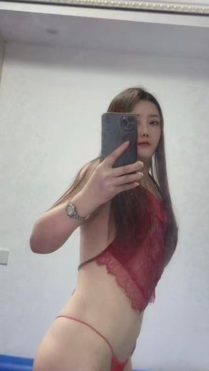 大胸服务小少妇