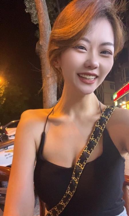 爱笑的黑丝美腿小姐姐