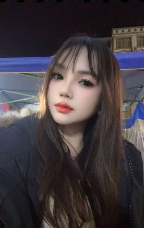 雁塔雪白大胸丽莎