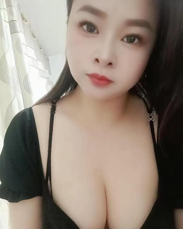 丰满大胸小丽丽