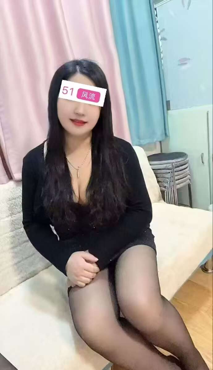 大屁股微坦熟女