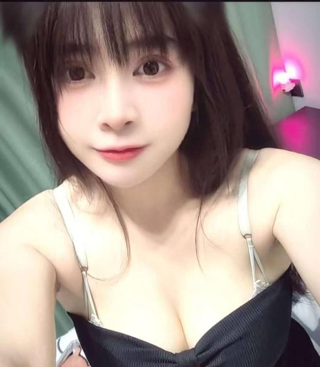 性感肤白小萝莉