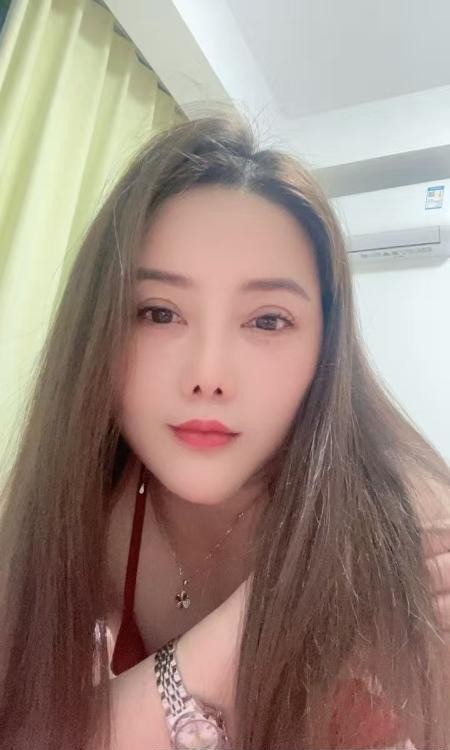 大胸服务小少妇