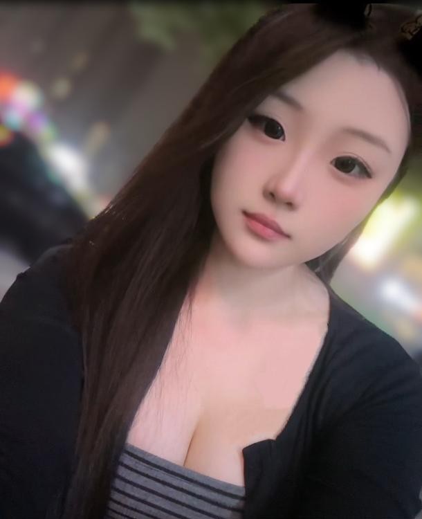 白嫩小姐姐