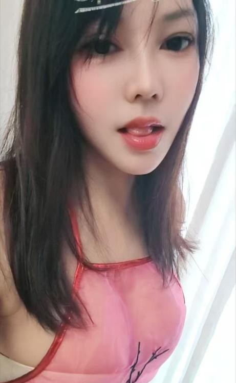 滑嫩肤白大胸小英