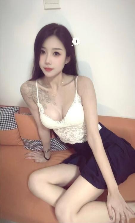 大胸诱惑俏佳人
