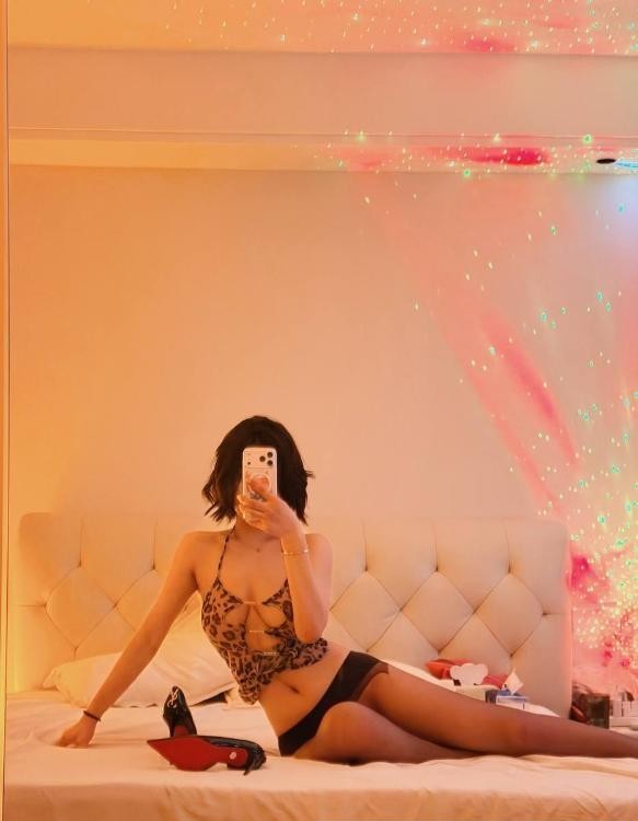 颜值反差清纯小欲女