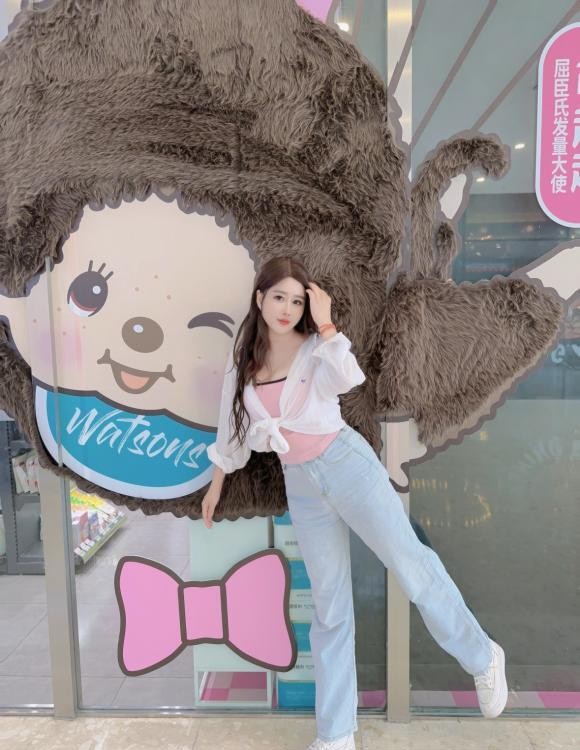 大胸丰臀少妇能深喉