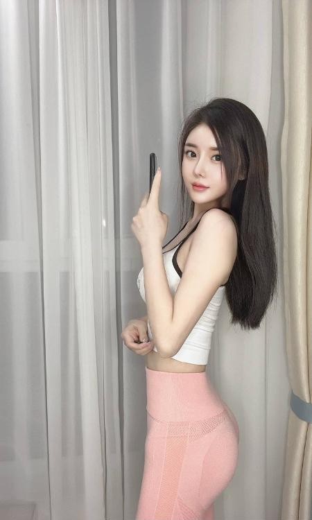 前凸后翘蜜桃臀桃子