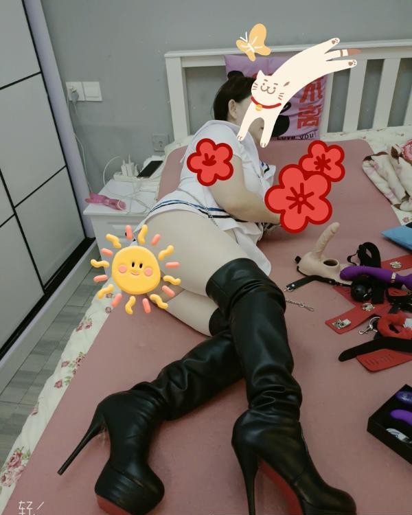 白虎鲍鱼逼喷水三通姐