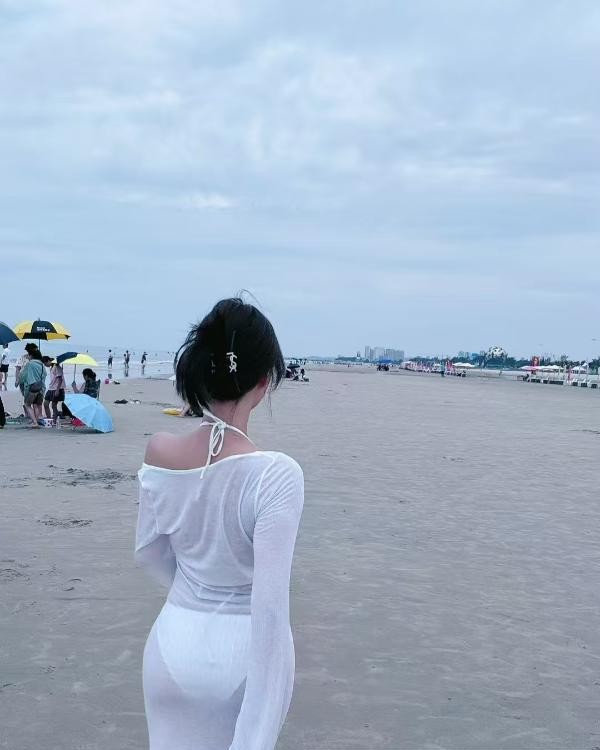 肤白嫩模S形瑶族美女