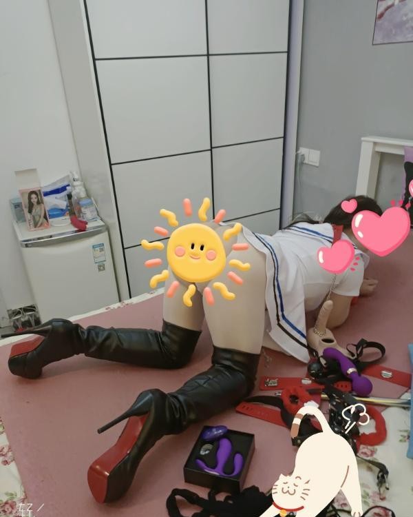 白虎鲍鱼逼喷水三通姐