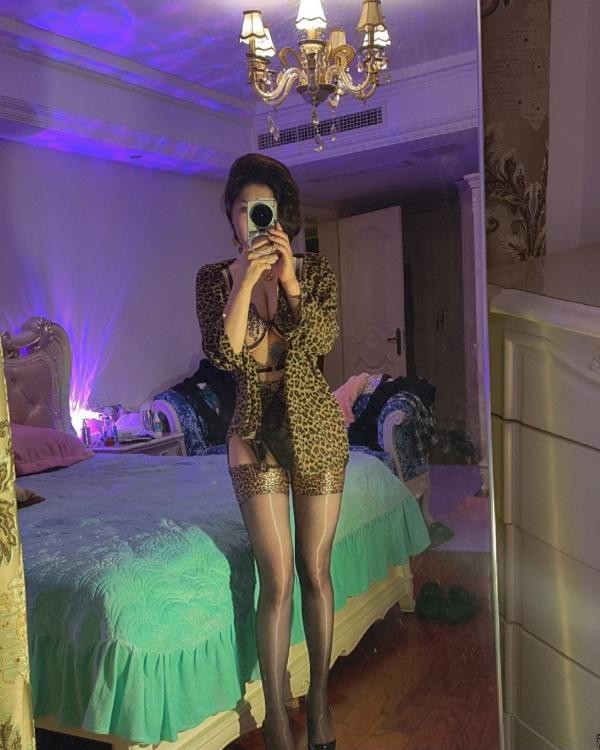 丰乳肥臀的骚妇