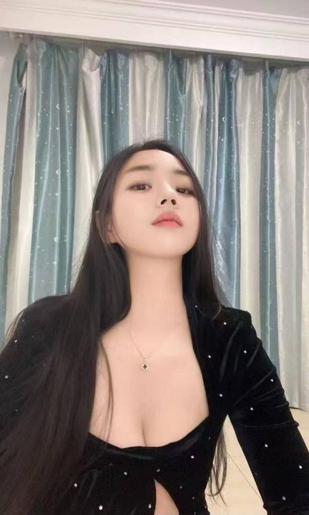 瑜伽系诗曼
