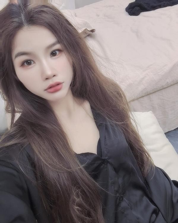笑容甜美大长腿