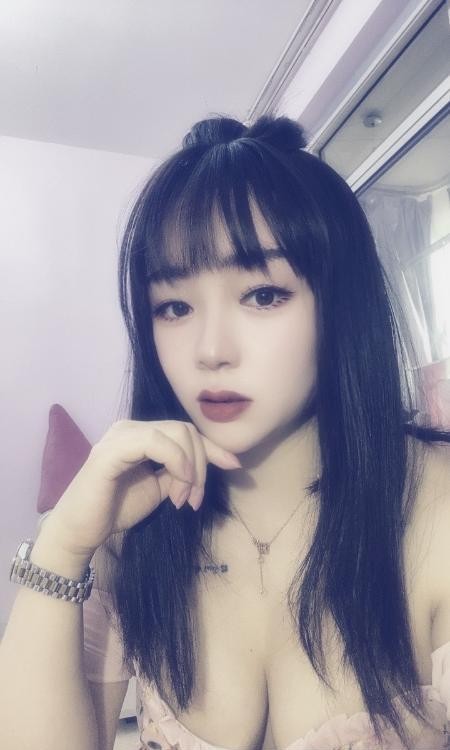 大胸肥臀少妇