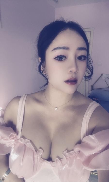 大胸肥臀少妇