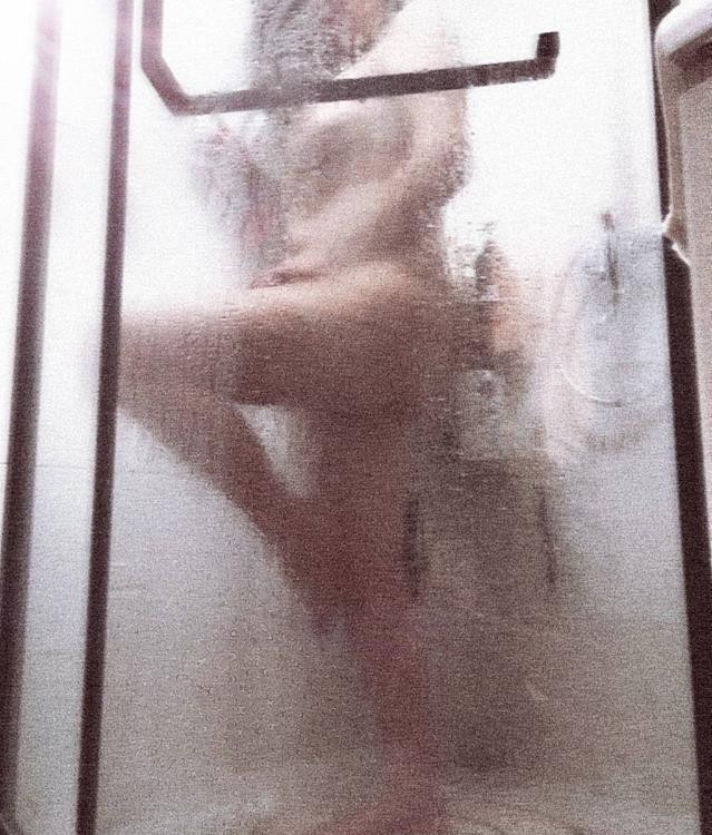 巨乳舔脚榨汁姐媚雪
