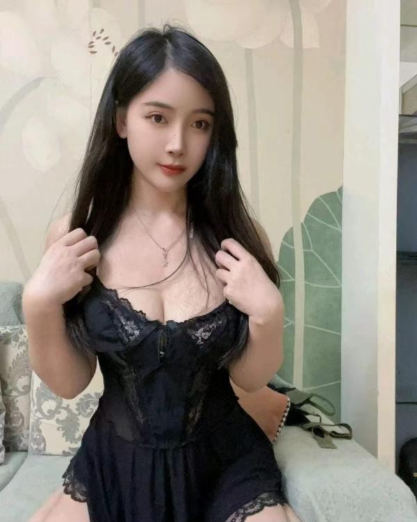 性感大胸翘臀骚妹